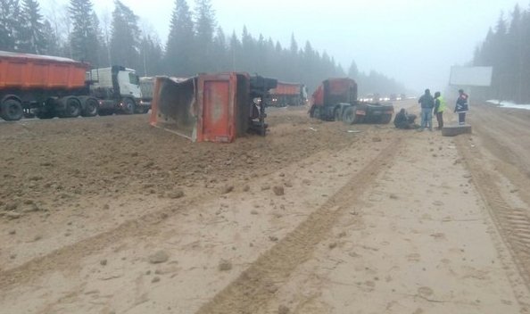 Трасса Скандинавия только что 13:00 вызвали скорую,но как всегда ДПС первые,водила жив,но в шоке,уво...