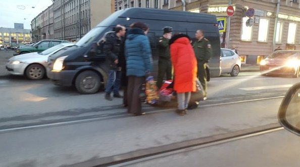 Сбили человека на пешеходном. На Лесном проспекте. Перед Литейный мостом. Время 10:00