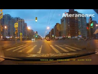 Видео сегодняшней аварии на Ленинском.