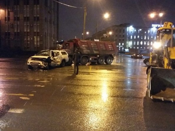 На Пересечении Трамвайного и Народого ополчения Трактор не пропустил Мицубишку. Все живы у водителя ...