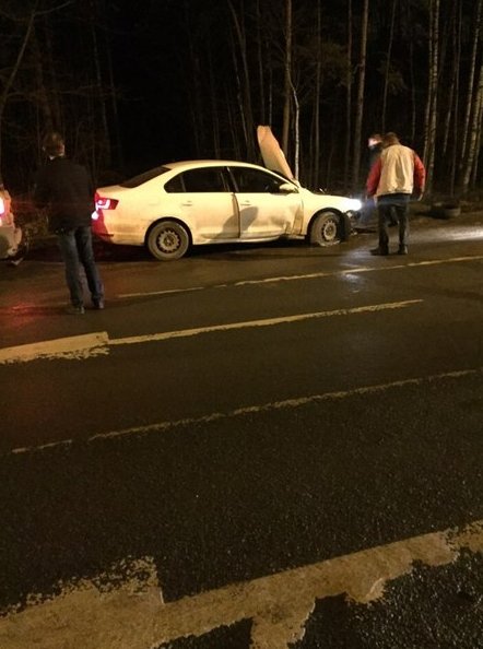 На Приморском шоссе, в Ольгино, в сторону Сестрорецк. Вытащили, оставили ждать эвакуатор. Случилось ...