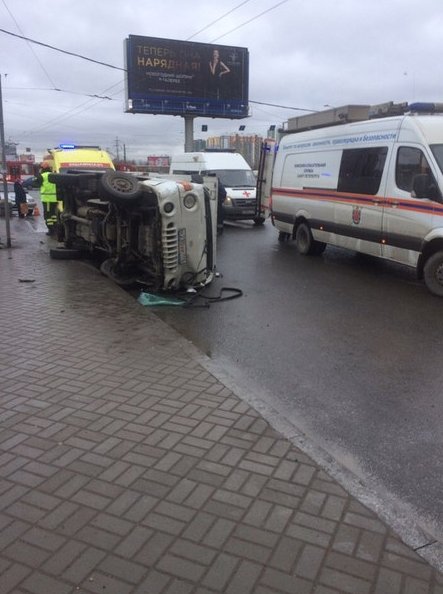 Видеозапись сегодняшней аварии на перекрестке пр.Славы и ул.Бухарестской.