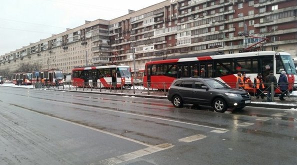 Встали трамваи из-за подозрительно го предмета от м. Международная к пр. Славы