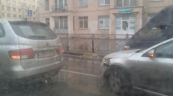 На Бабушкина перед Ивановской в сторону метро Ломоносовская.