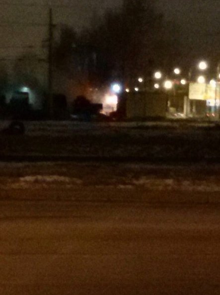 21:16, Краснопутиловская улица, около ж/д путей, возгорание, пожарных вызвали.
