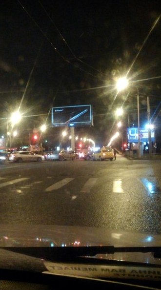 Яндекс Такси, дал в бочину Шкоде, перекрёсток Народной и Большевиков! Всех с наступающим.