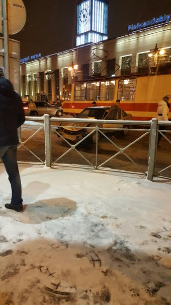 Свой путь в трамвай нашел человек на нексии на Ул.Комсомола(прямо перед Финляндским вокзалом). Затру...