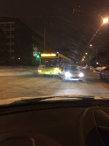 НА пересечении Бестужевской с Кондратьевским автобус ударил Пыжика в 19.30, проезду мешают на Кондра...