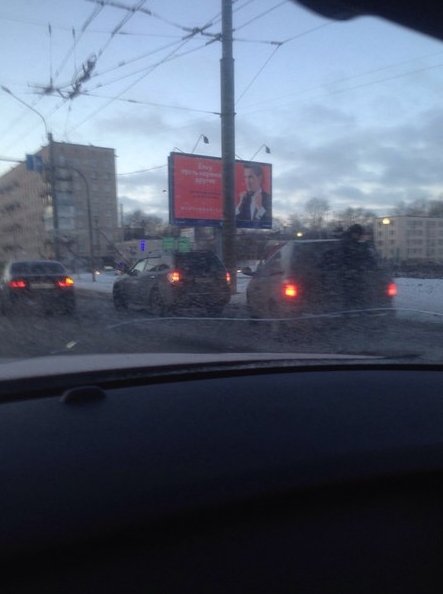 На Ленинском перед Ополчения перекрыли правую полосу. Пробочка