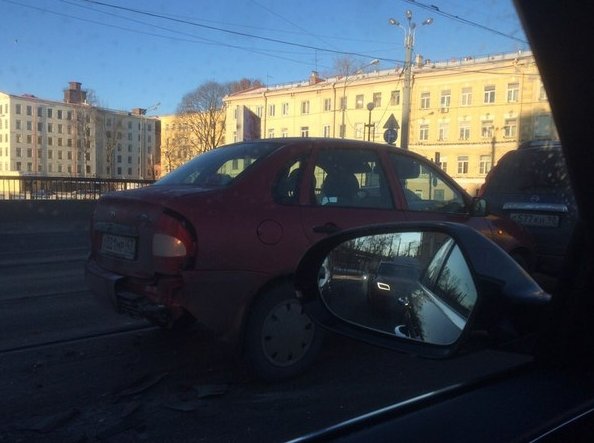 Обводный/Старопетергофский в сторону центра, тройной паровоз. Свободен крайний правый ряд, толкаемся