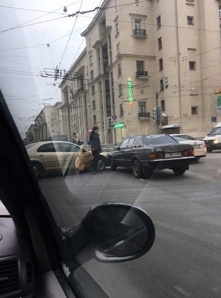 На перекрёстке Бабушкина и Ивановской авария и не работает светофор.