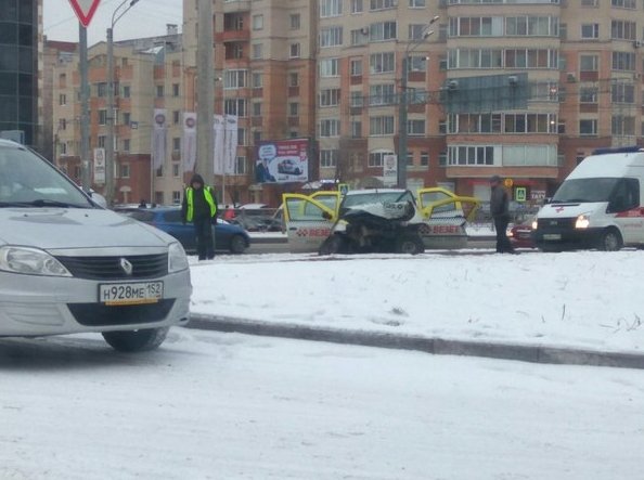 Коломяжский 18. Реанимация на месте, пассажиров не было.