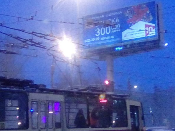 На Светлановской площади трамвай заломал токоприёмник 5 минут назад, стоит в сторону Удельной