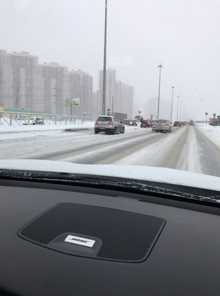 ДТП на Парашютной, в сторону КАДа, напротив Юбилейного квартала. Служб нет.