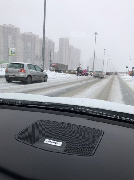 ДТП на Парашютной, в сторону КАДа, напротив Юбилейного квартала. Служб нет.