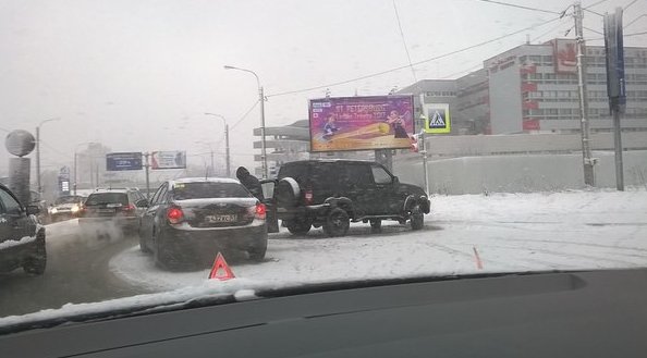 ДТП на краснопутиловской/народного ополчения. Патриот и Cruze встретились не кстати. Пробка по Ополче...