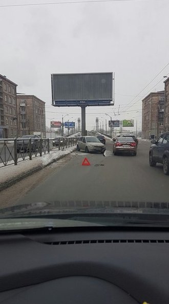 ДТП на Ивановской улице, в сторону Невского путепровода.