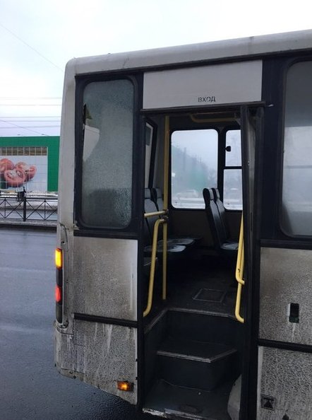ДТП автобуса с маршруткой на остановке пр. Большевиков, у Карусели