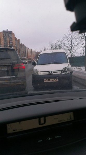 В Кудрово на выезде на Дыбенко. 3 машины, solaris тотал, без жертв. Служб нет. Проезд очень затрудне...