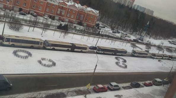 Авиаконструкторов Глухарская. Волгарь догнал Audi, пробка есть и быть долго. стоят уже 30 мин