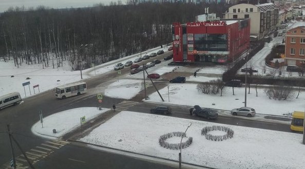 Авиаконструкторов Глухарская. Волгарь догнал Audi, пробка есть и быть долго. стоят уже 30 мин