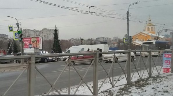 BMW обидел Matiz на перекрестке Передовиков и Косыгина.