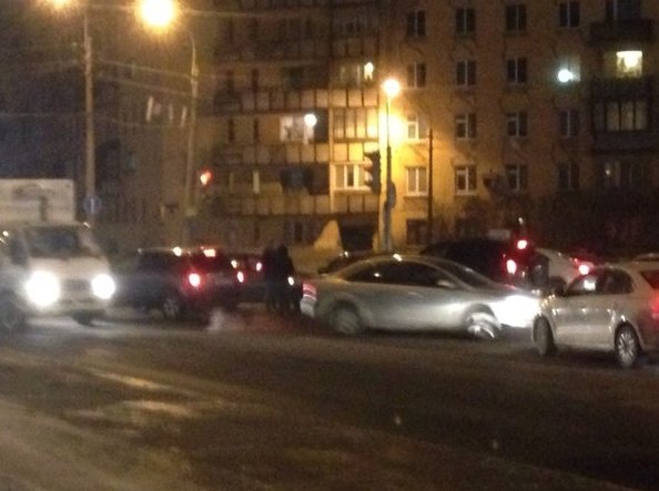 Полный Армагедец на перекрестке Варшавской и Краснопутиловской. Автобусы все заблокированы ( 13,31, ...