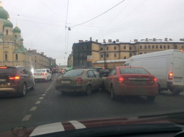 Ремонт дороги на Лермонтовском, и тут еще эти два красавца не поделили дорогу☹️