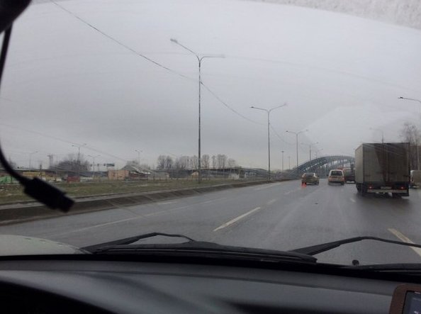 На пересечении Обводного канала и Кременчугской улицы сломалась ГАЗель. За перекрёстком притерлись д...