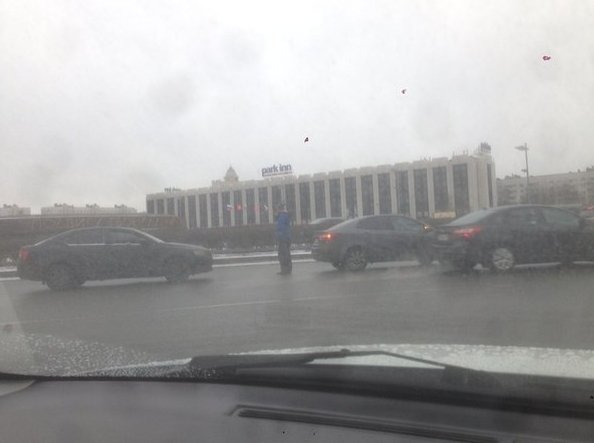 На площади победы догонялки, в сторону метро московская. На 14:10