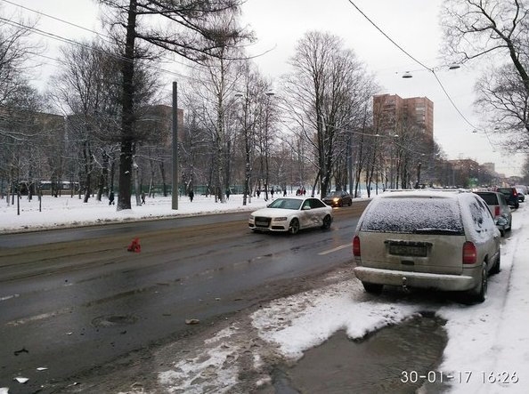 На 2-м Муринском,в сторону площади мужества ДТП с участием Audi и Subaru,заняты правый и средний ряд...
