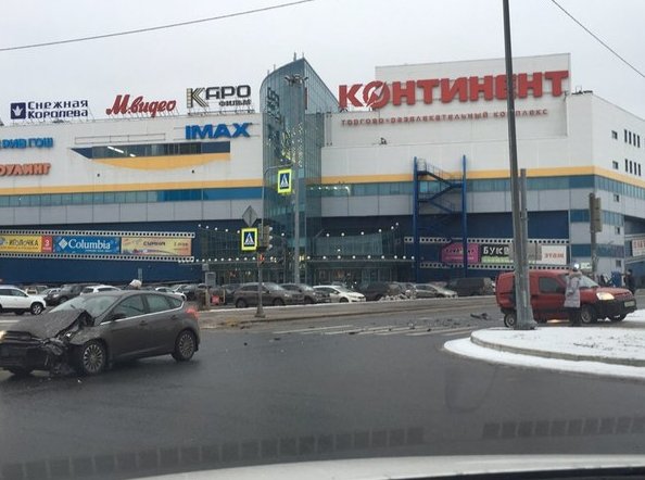 Ford и Citroen столкнулись в Приморском районе у Континента на перекрестке Пр. Сизова и Туполевской ...
