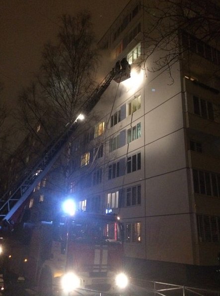 Пожар в доме 35к3 на Софийскоц улице.