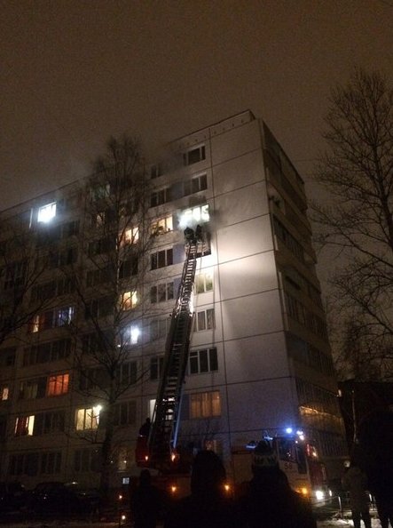 Пожар в доме 35к3 на Софийскоц улице.