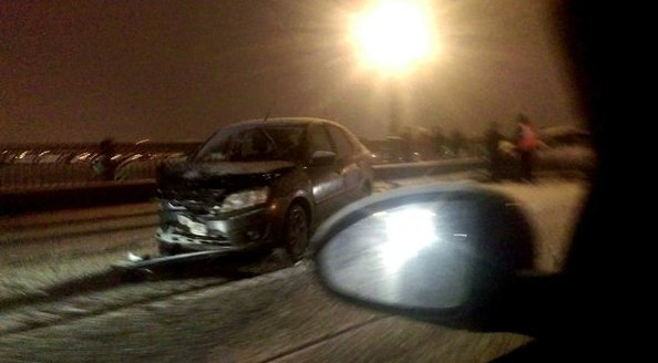 Троицкий мост перекрыт в сторону петроградки! Серьезное ДТП!! Экипажи дпс и смп на месте