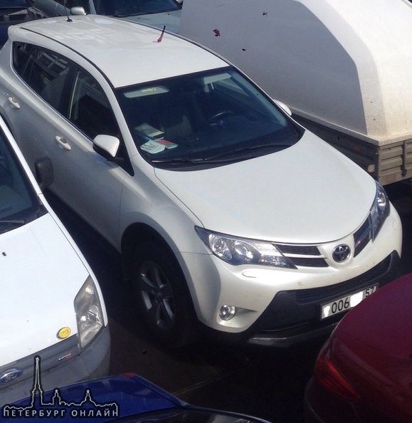С 01.02 на 02.02 с ул. Ленсовета был угнан автомобиль - белый Toyota RAV 4 2013 г.в.