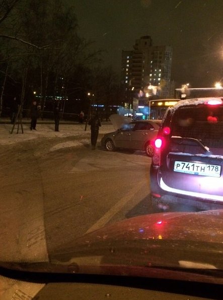 На пересечени Гашека и Малой Балканской,авария! Пробка в одну сторону к метро Купчино,в другую движ...