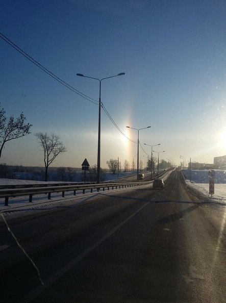 Гало появилось на небе в морозный и солнечный день