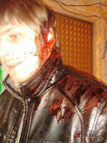 По улице Косыгина бегает пьяный мужик с ножом, только что с криком "За ополчение Донбасса" порезал б...