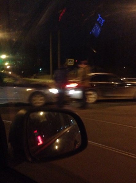 Импреза догнала BMW на перекрёстке Сердобольской и Студенческой. Не страшно, но трамваи встали.