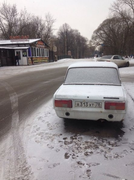 Грибоедова, 32. Сел аккумулятор на белой Mazda6