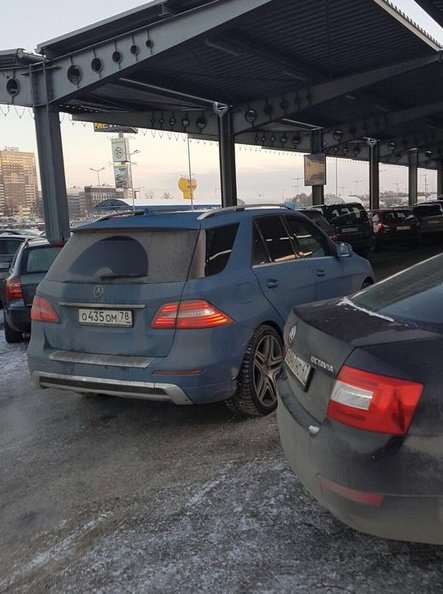 Сегодня в16:50 на Пулковском шоссе у гипермаркета Метро пытались угнать Новый Lexus LX 570.