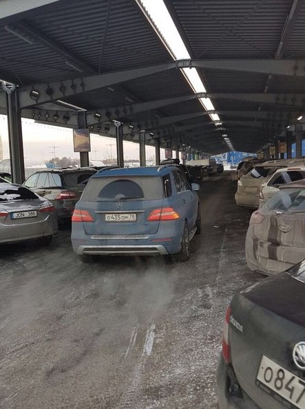 Сегодня в16:50 на Пулковском шоссе у гипермаркета Метро пытались угнать Новый Lexus LX 570.