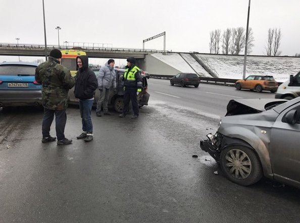 ДТП на Кольцевой в районе Шафировской развязки на внешней стороне 103 км,