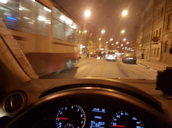 По обуховской между Крупской и Ткачей на трамвайных путях машина сбила пешехода