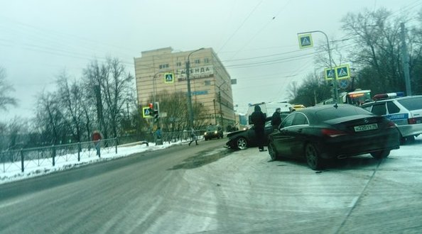 Серьезная авария у метро Волковская