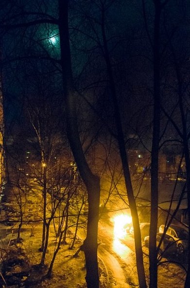 Прямо сейчас горит машина во дворе Крыленко 29к1, Невский район
