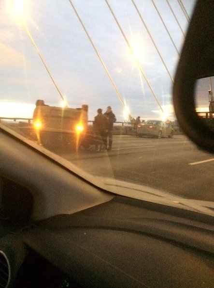 Mazda перевернулась на ЗСД, первый мост от Екатерингофки в сторону богатырского! В ДТП 5 машин. Все...