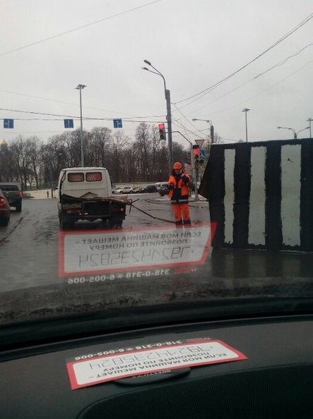 Перед площадью А. Невского странное ДТП - Обрыв поперечного несущего троса контактного провода трам...