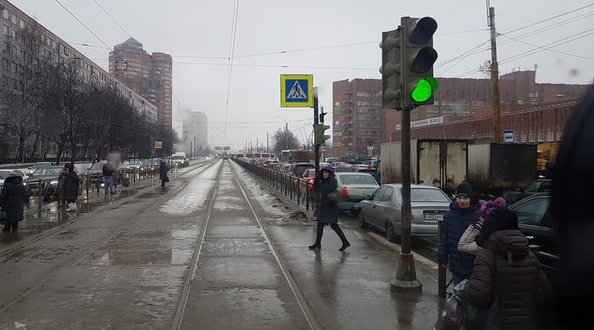 Трамвай 55 с Луначарского совершал правый поворот на проспект Культуры маршрутка решила что проскочи...